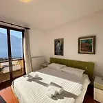 Апартаменты Bellavista Apt-garden & Lakeview Сала-Комачина